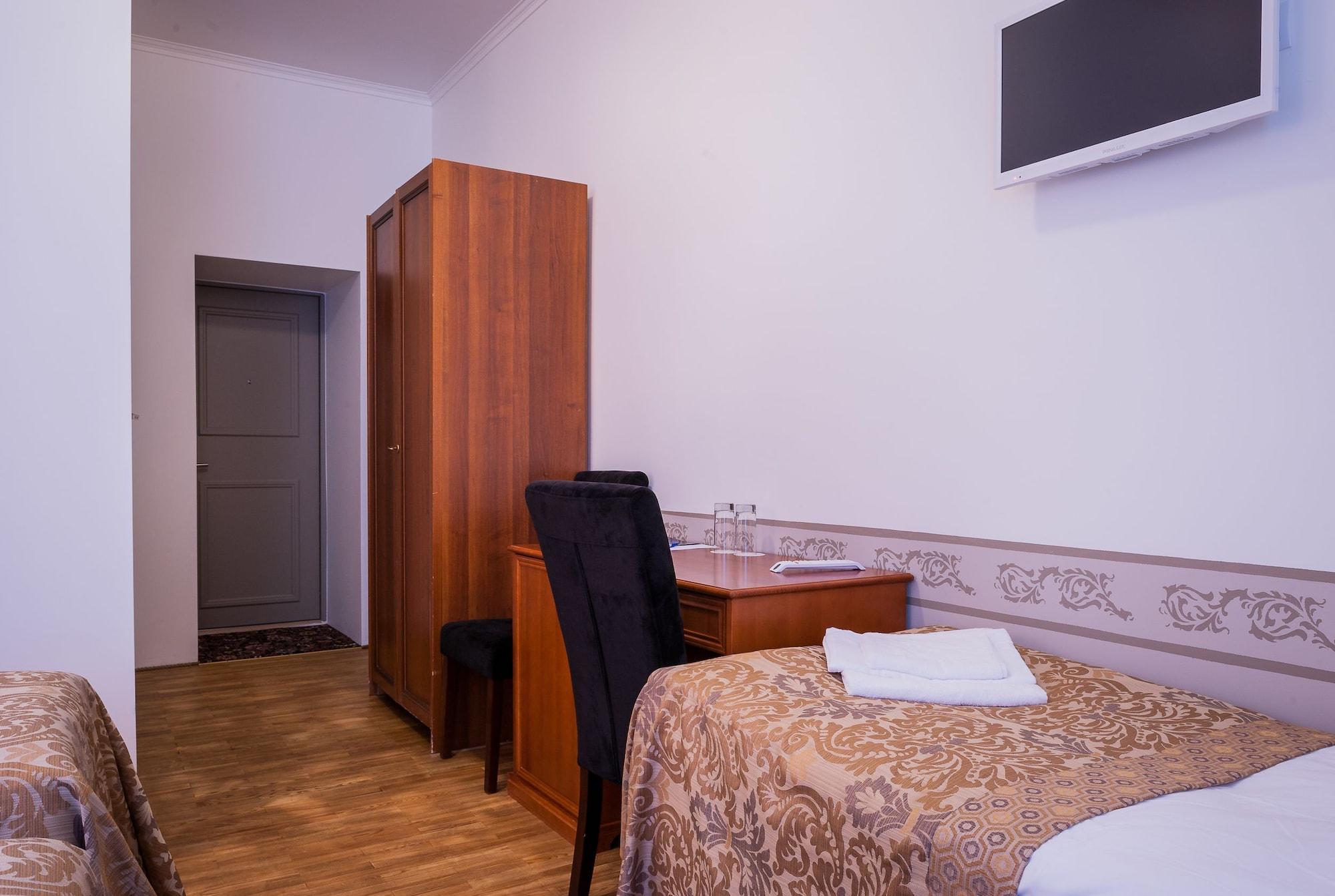 Hotel Three Crowns Residents Tallin Exterior foto