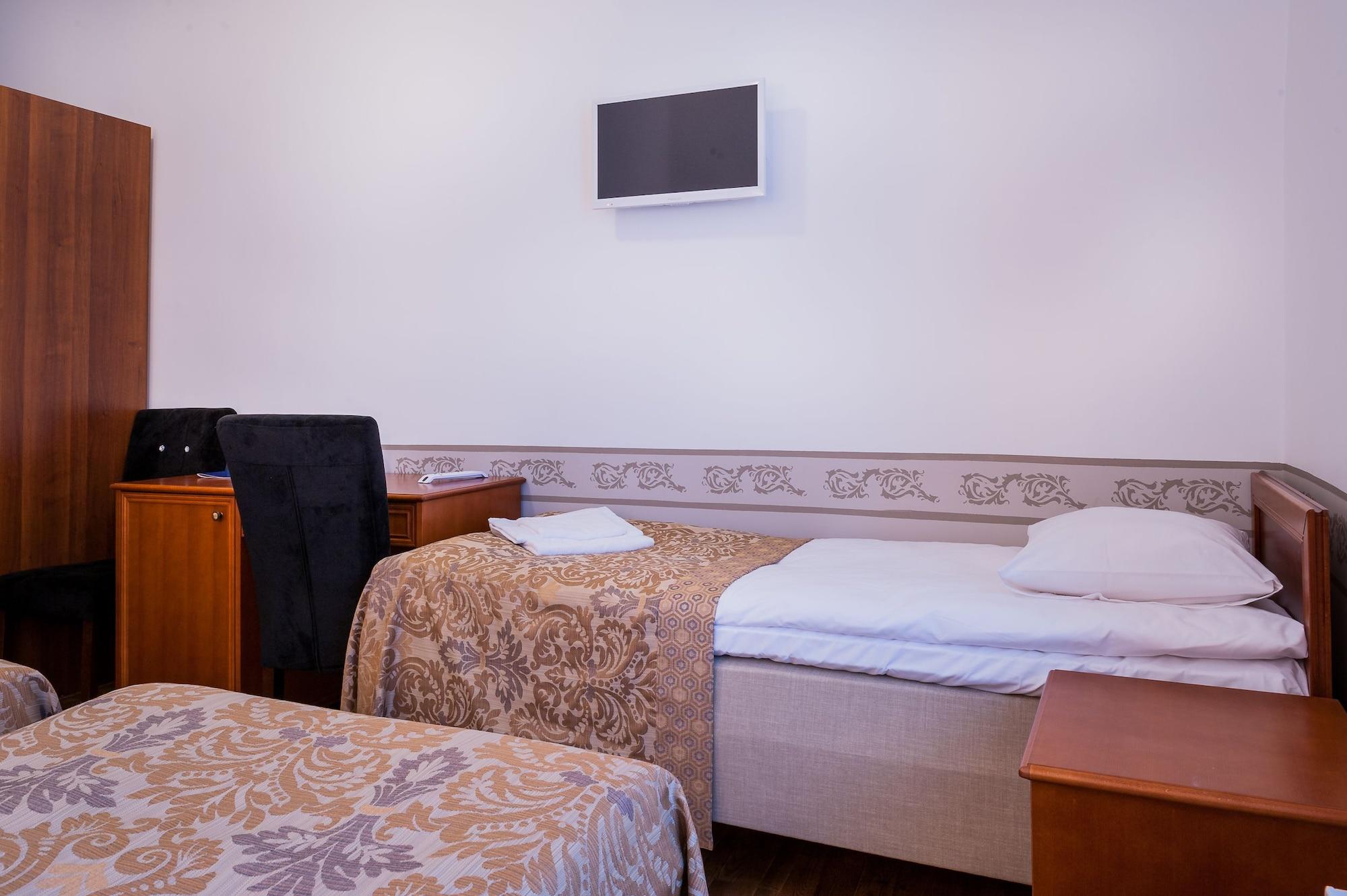 Hotel Three Crowns Residents Tallin Exterior foto
