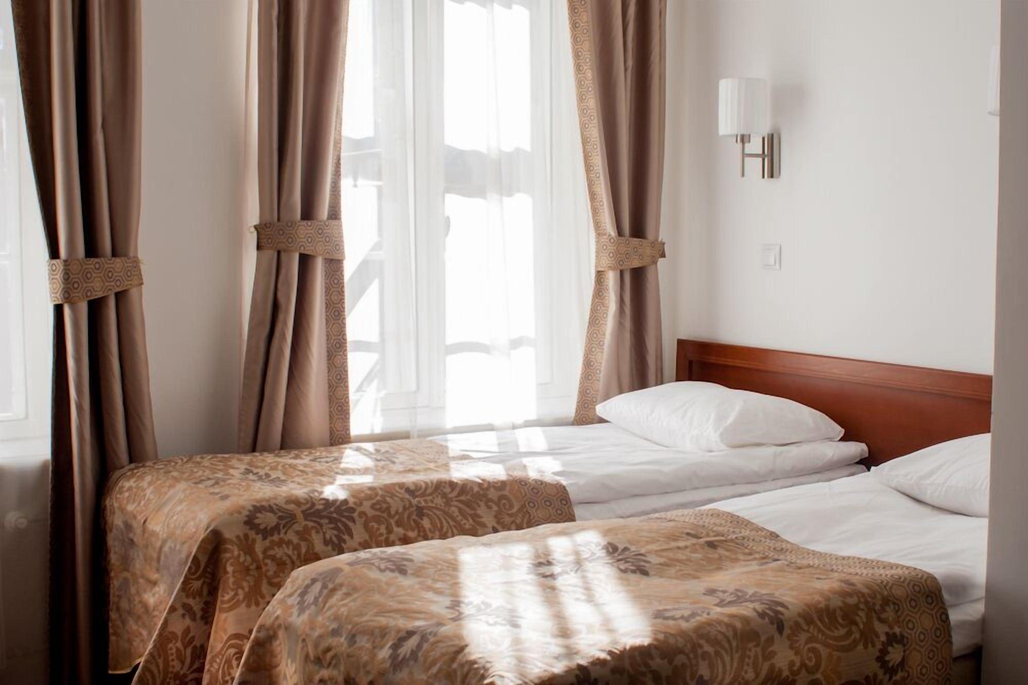 Hotel Three Crowns Residents Tallin Exterior foto