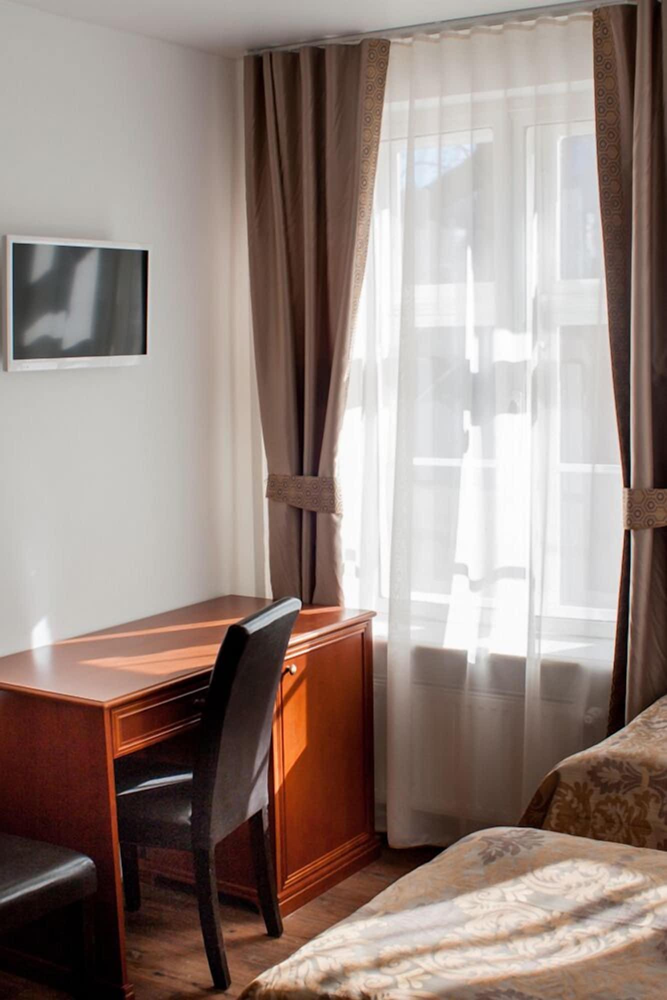 Hotel Three Crowns Residents Tallin Exterior foto