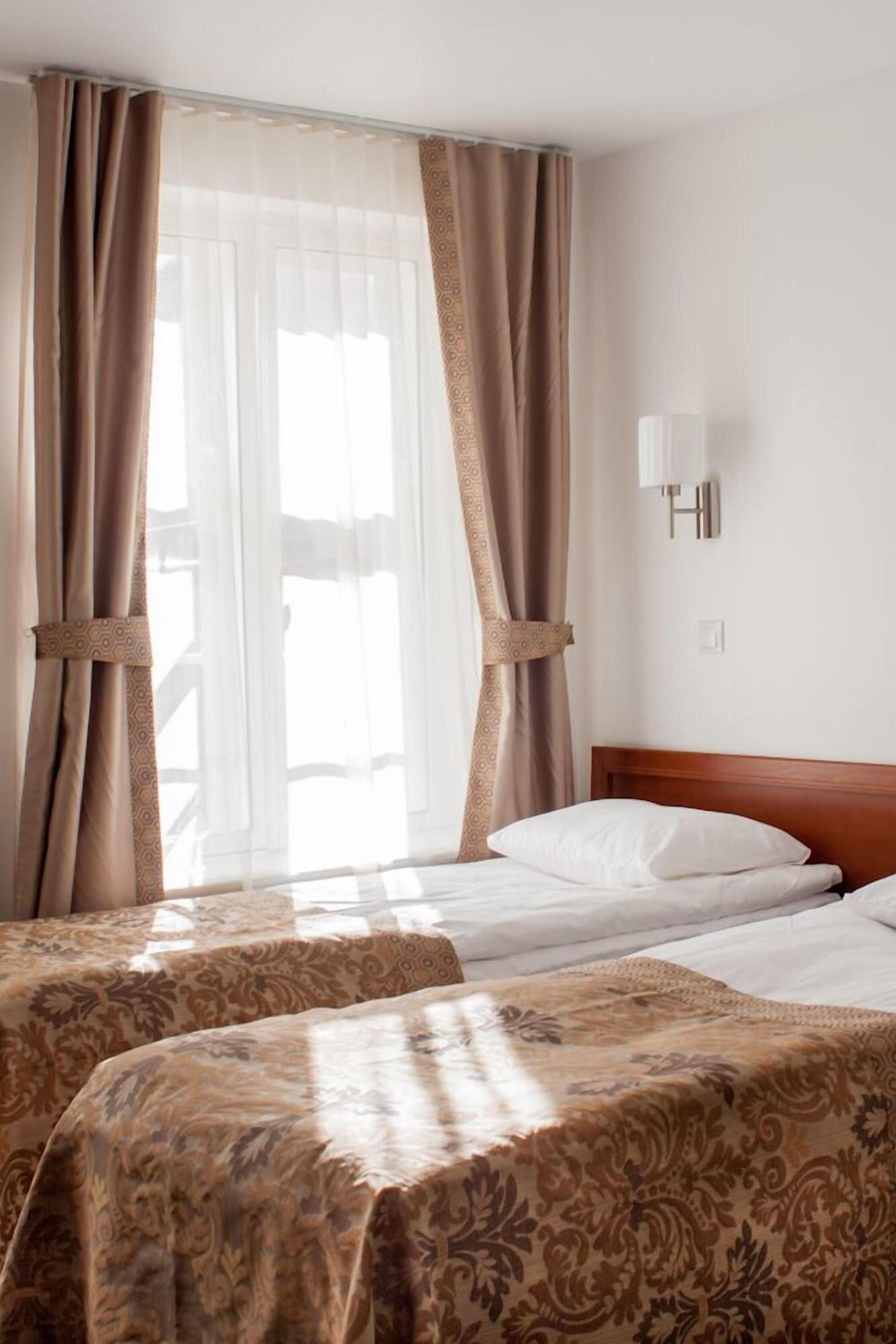 Hotel Three Crowns Residents Tallin Exterior foto