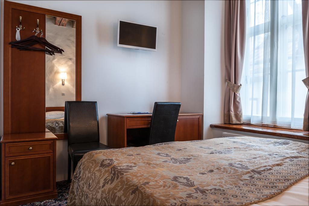 Hotel Three Crowns Residents Tallin Exterior foto