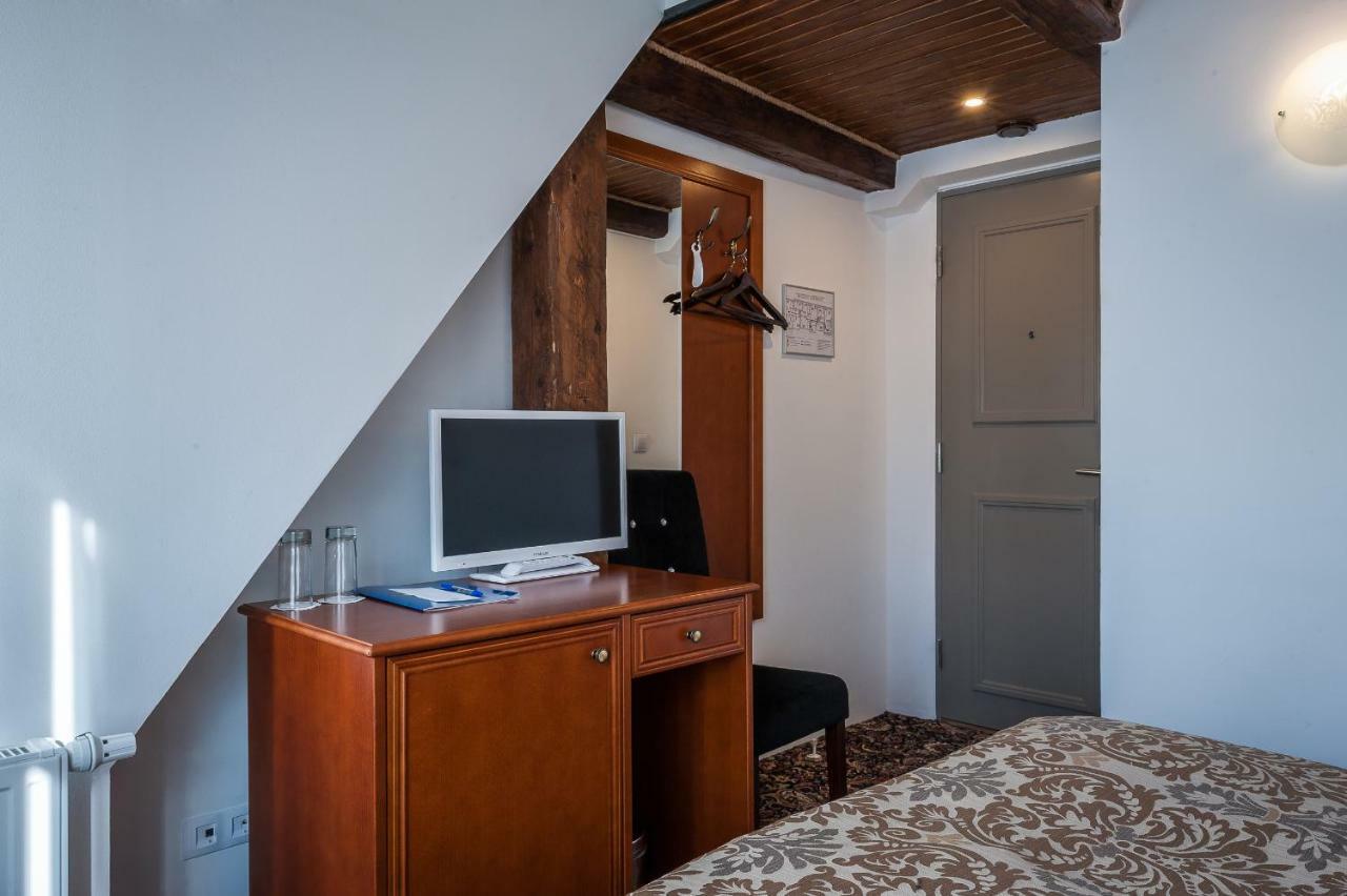 Hotel Three Crowns Residents Tallin Exterior foto